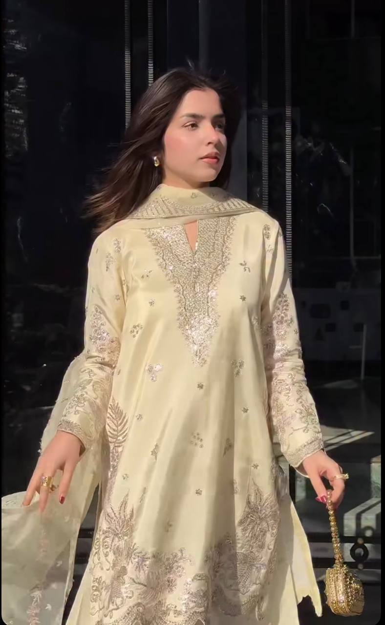 Luxe Pearl Silver Zari Silhouette
